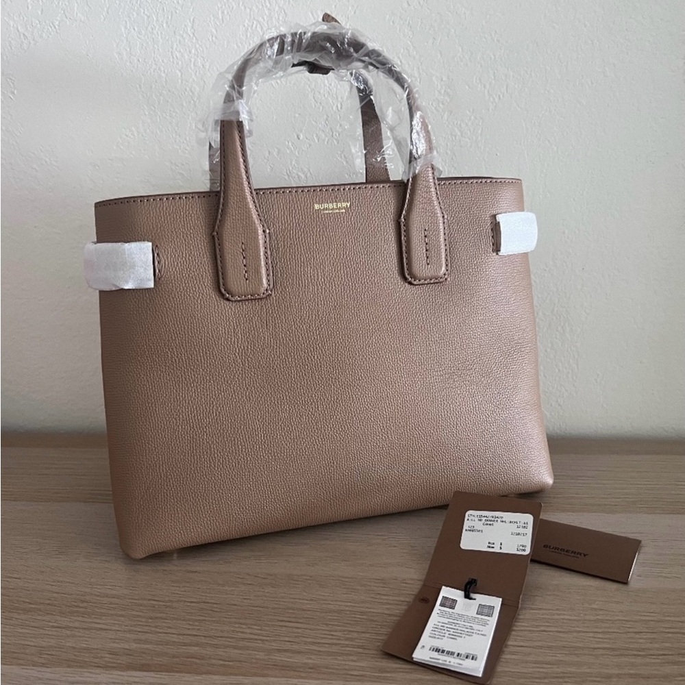 🩷SOLD🩷NWT Burberry Banner Tote House Check Derby